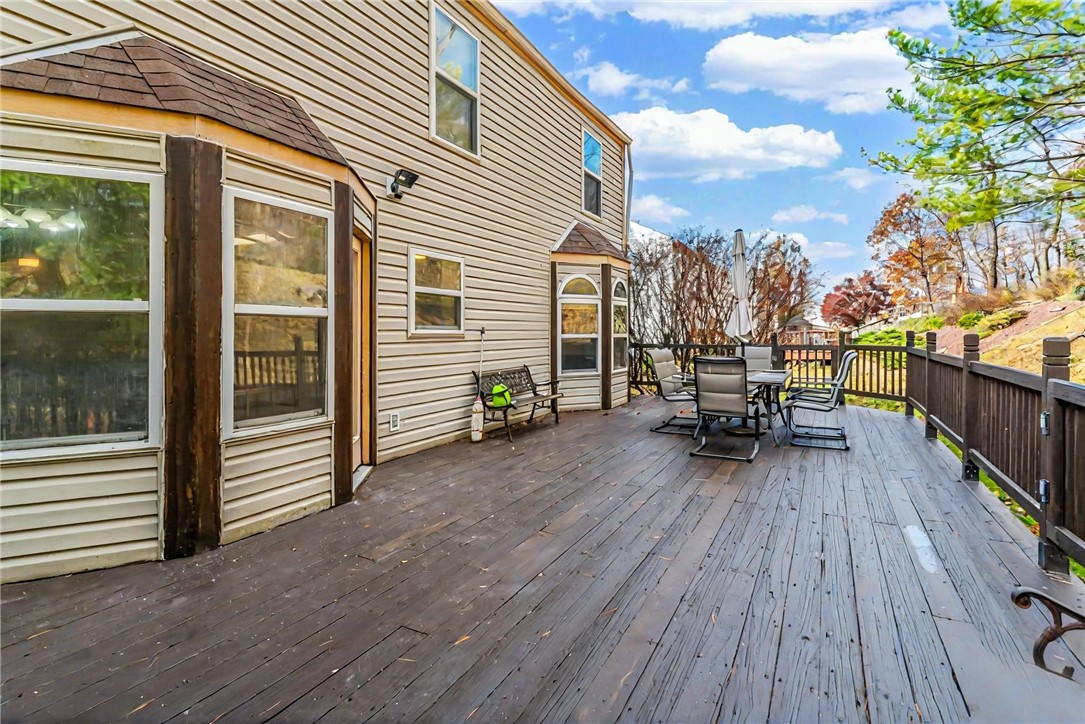 Cranberry Twp, Pennsylvania 16066, United States, 4 Bedrooms Bedrooms, ,4 BathroomsBathrooms,Residential,Pending,27925
