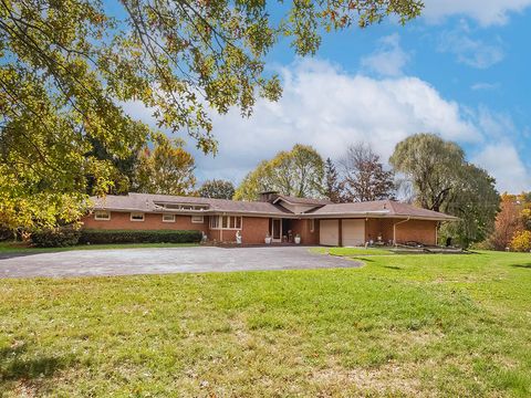 Photo of 4555 Glen Eden Rd, Cranberry Twp, PA 16066 (MLS # 1726292)