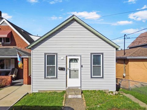 Photo of 928 Indiana Ave, Glassport, PA 15045 (MLS # 1748579)