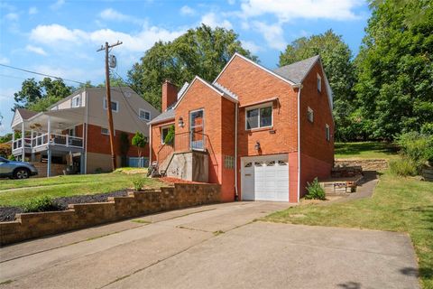 Photo of 5123 S Passage Dr, Pittsburgh, PA 15236 (MLS # 1731377)