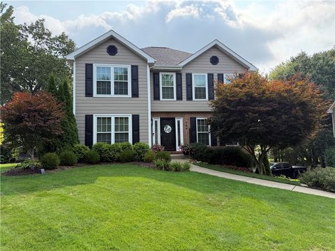 Photo of 164 Hampshire Dr, Cranberry Twp, PA 16066 (MLS # 1732586)