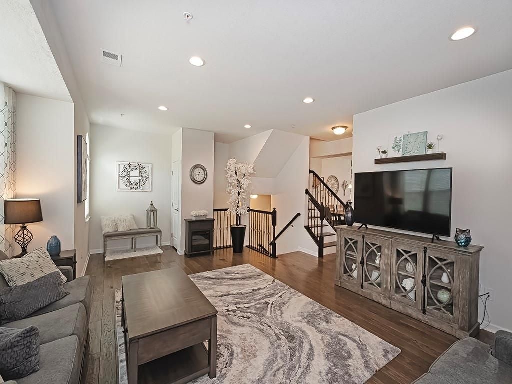 2003 Pointe View Dr