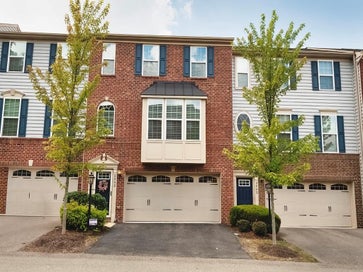 2003 Pointe View Dr Adams Twp PA 16046