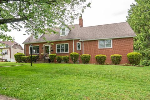 Photo of 806 Lehmer St, Latrobe, PA 15650 (MLS # 1752858)