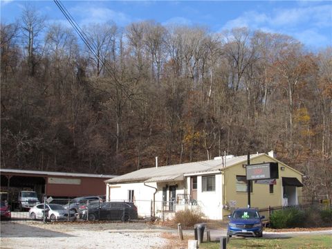 Photo of 174 Sandy Creek Rd, Verona, PA 15147 (MLS # 1731667)