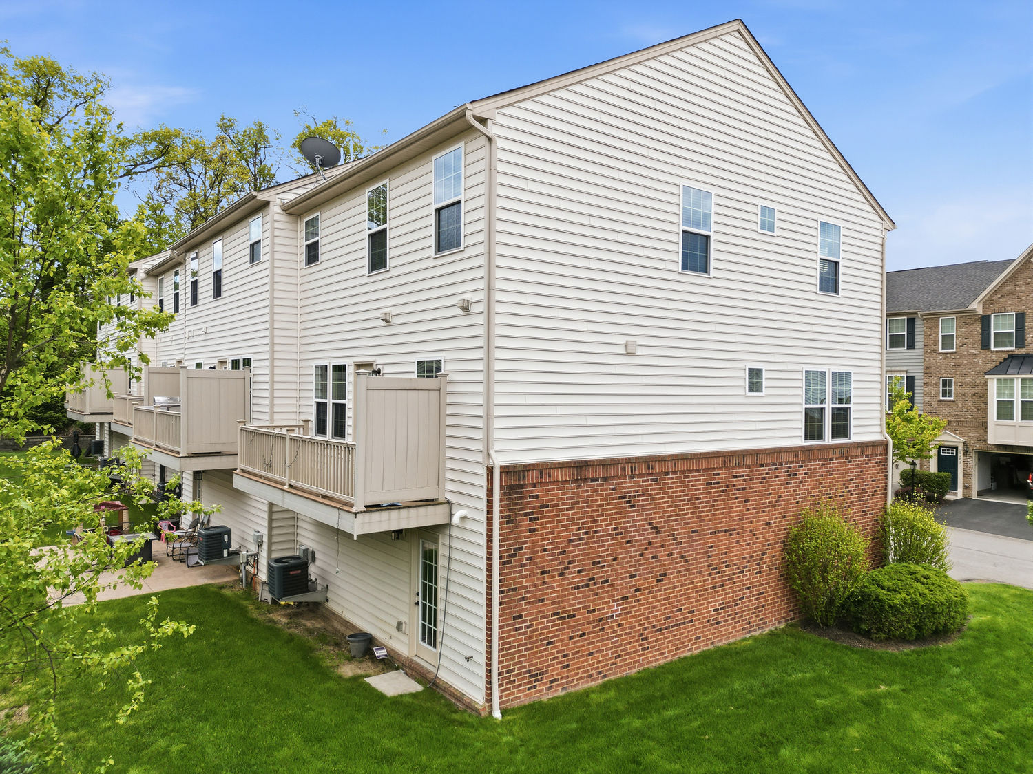 2305 Pointe View Drive