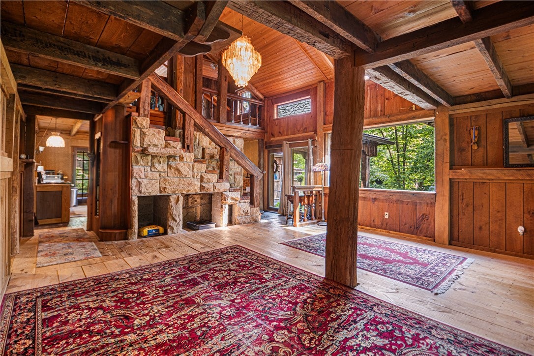 121 Creek Rd