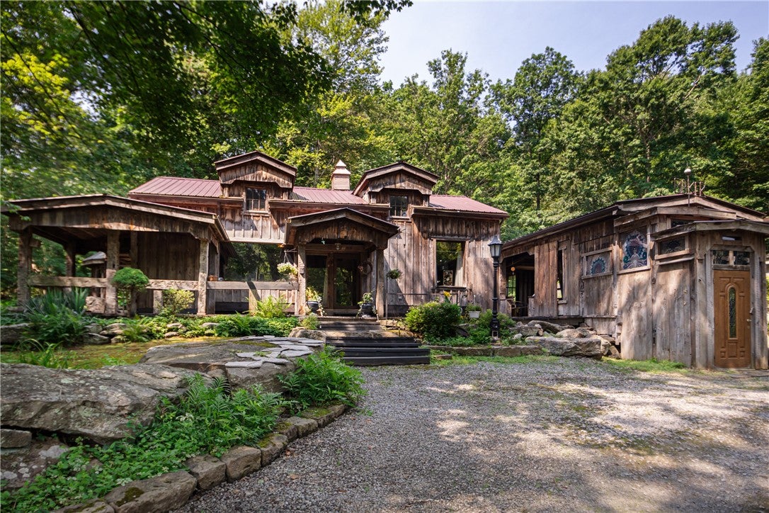 121 Creek Rd