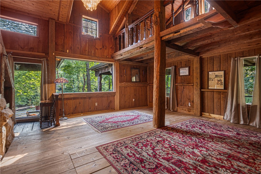 121 Creek Rd