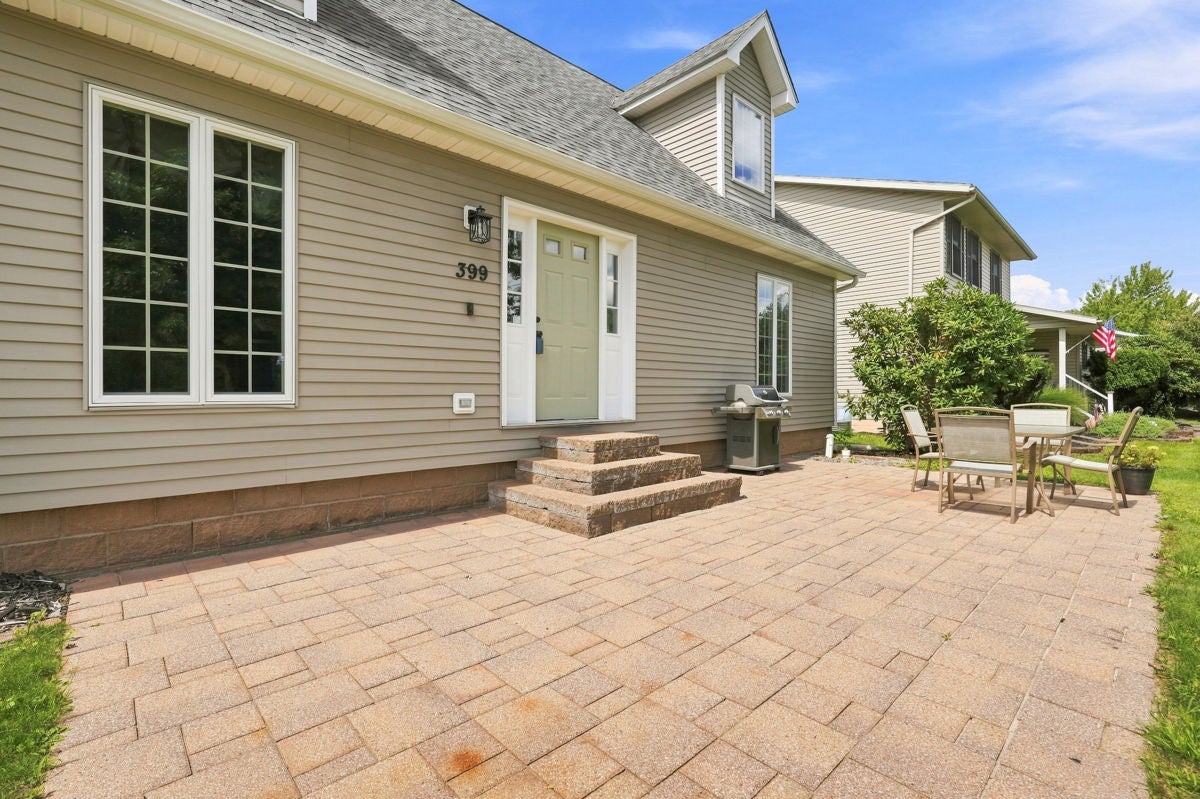 399 Lincoln Ave.