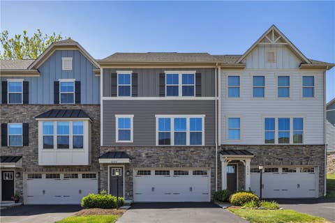 Photo of 6004 Augusta Ln, Jeannette, PA 15644 (MLS # 1757885)