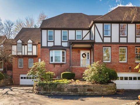 Photo of 232 Thornberry Cir, Pittsburgh, PA 15234 (MLS # 1732131)