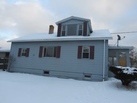 Single Family Residence in Meyersdale Boro PA 519 Beachley St St 2.jpg