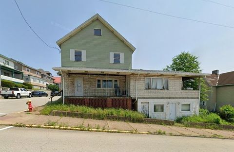 Photo of 720 Center St, Tarentum, PA 15084 (MLS # 1735570)