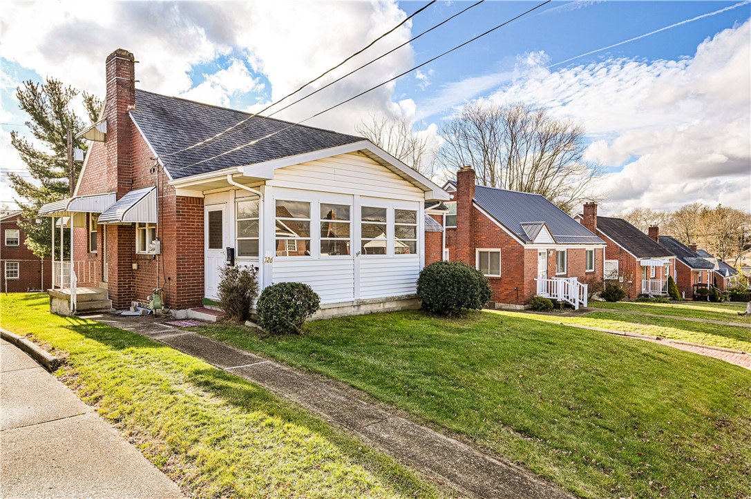 726 MCARTHUR DRIVE