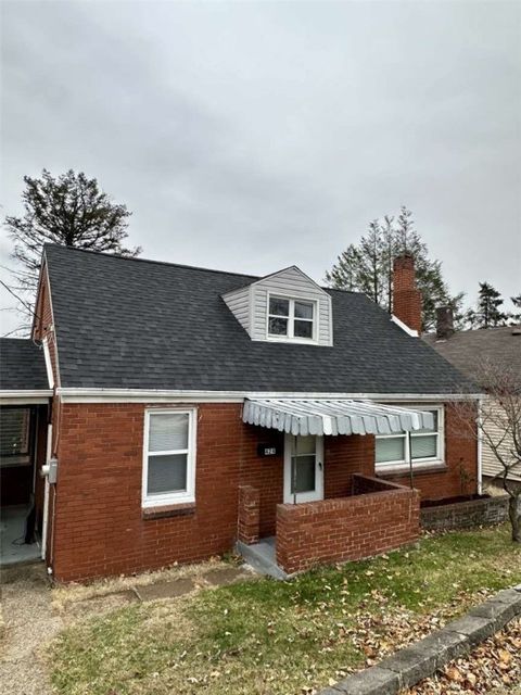 Photo of 424 Grandview Ave, West Mifflin, PA 15122 (MLS # 1735110)