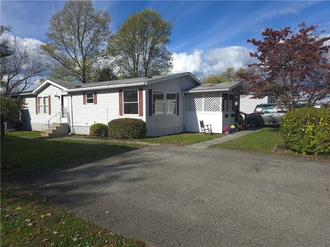 Photo of 112 Regan Dr, Mt Pleasant Twp, PA 15666 (MLS # 1727230)