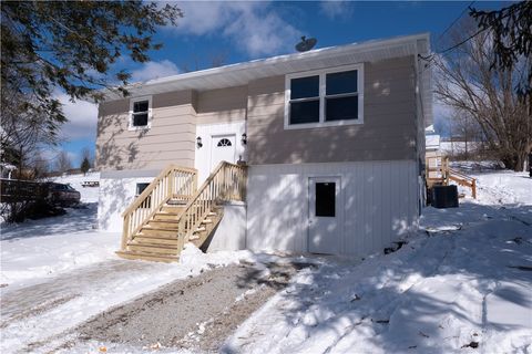 Photo of 9 3rd St, Ligonier, PA 15658 (MLS # 1738780)