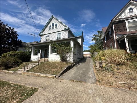 Photo of 324 W North St, Butler, PA 16001 (MLS # 1740668)