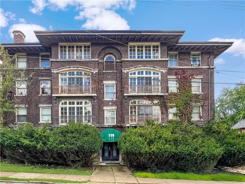 Photo of 736 North Ave #4, Pittsburgh, PA 15221 (MLS # 1725685)