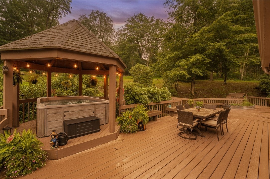 25 Deer Lake Trl
