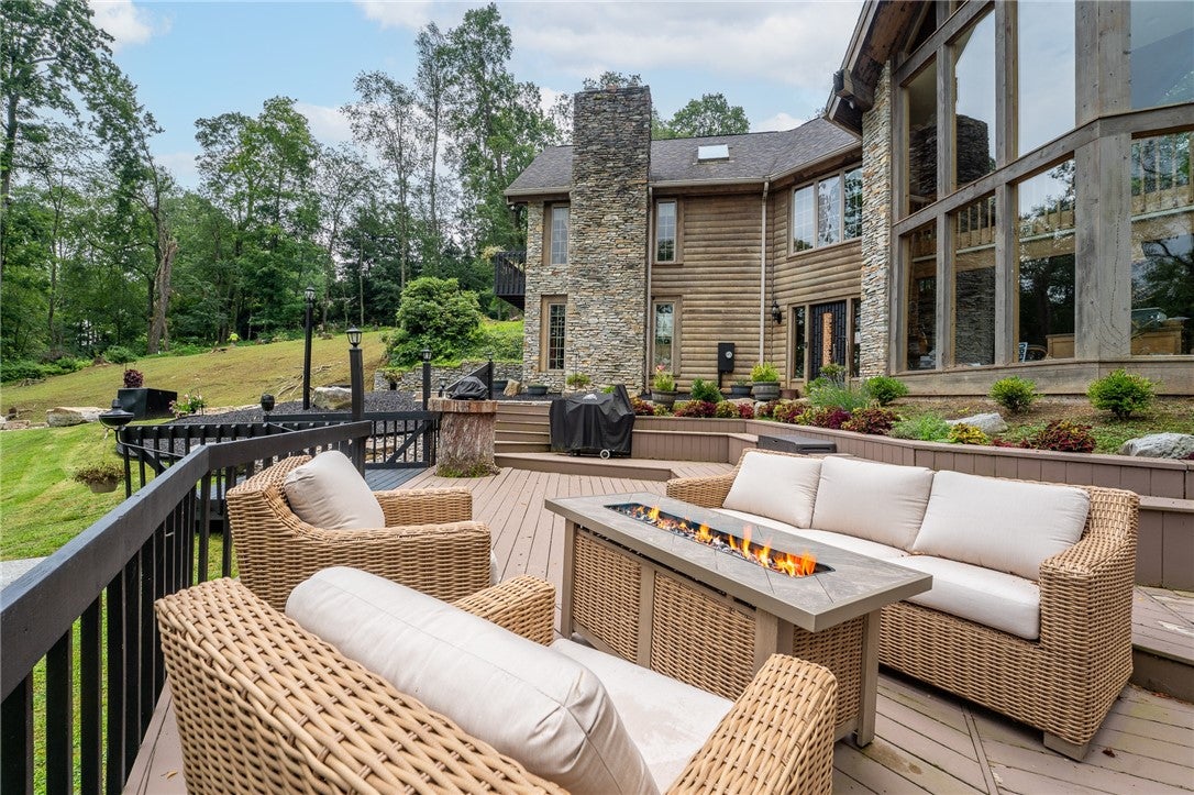 25 Deer Lake Trl