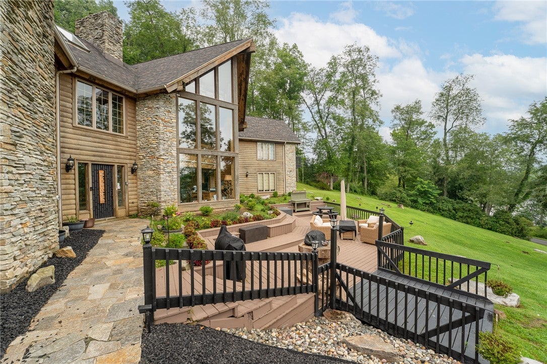 25 Deer Lake Trl