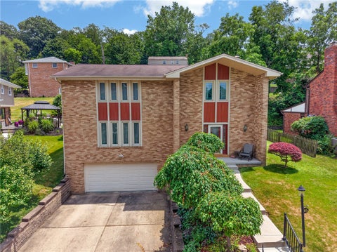 Photo of 405 Maplevale Dr, Pittsburgh, PA 15236 (MLS # 1763635)
