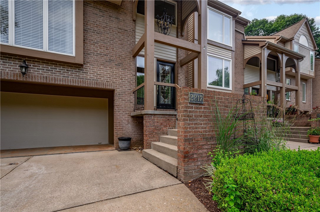 2217 Huntington Court N