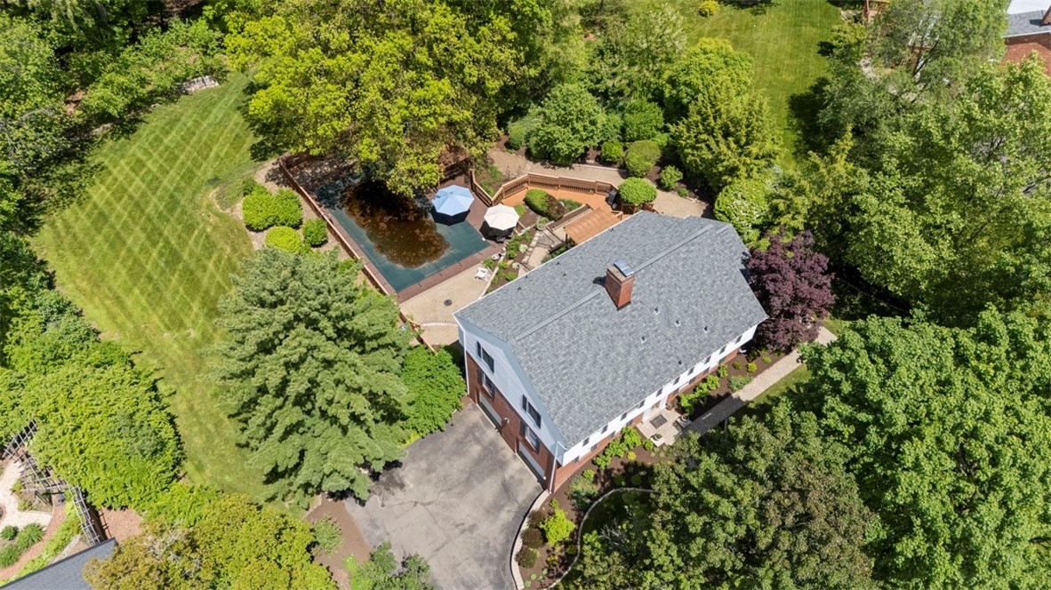 111 Maple Dr