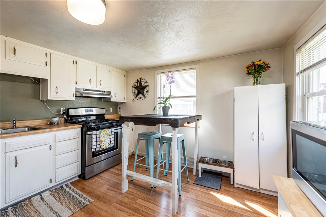 Jeannette, Pennsylvania 15644, United States, 2 Bedrooms Bedrooms, ,2 BathroomsBathrooms,Residential,Contingent,181724