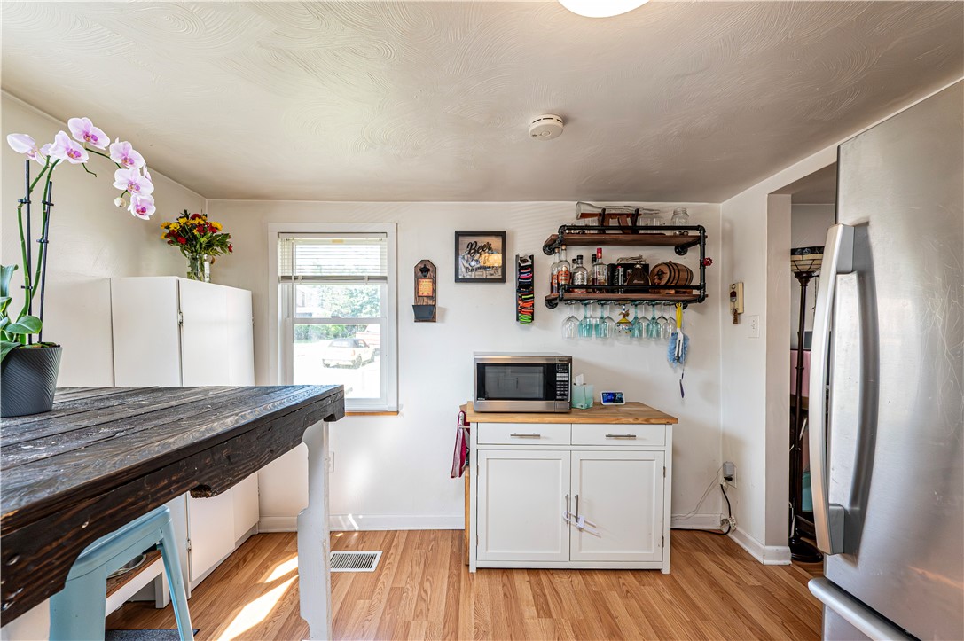 Jeannette, Pennsylvania 15644, United States, 2 Bedrooms Bedrooms, ,2 BathroomsBathrooms,Residential,Contingent,181724