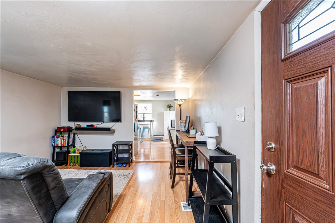 Jeannette, Pennsylvania 15644, United States, 2 Bedrooms Bedrooms, ,2 BathroomsBathrooms,Residential,Contingent,181724