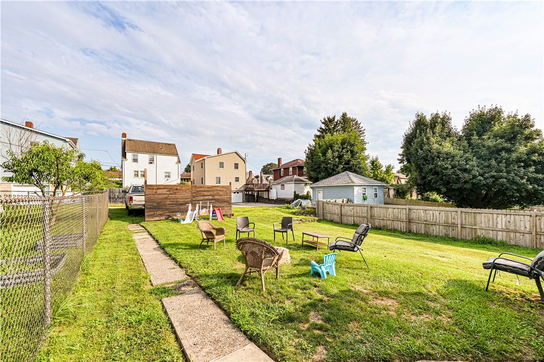 Jeannette, Pennsylvania 15644, United States, 2 Bedrooms Bedrooms, ,2 BathroomsBathrooms,Residential,Contingent,181724