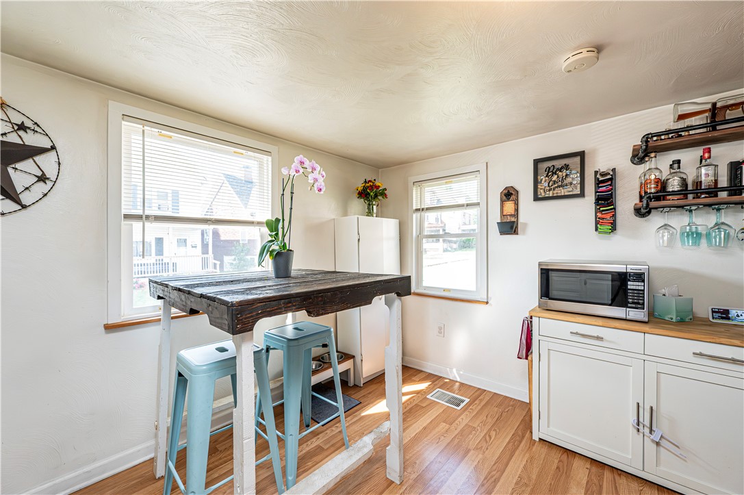 Jeannette, Pennsylvania 15644, United States, 2 Bedrooms Bedrooms, ,2 BathroomsBathrooms,Residential,Contingent,181724