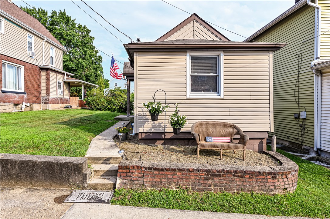 Jeannette, Pennsylvania 15644, United States, 2 Bedrooms Bedrooms, ,2 BathroomsBathrooms,Residential,Contingent,181724