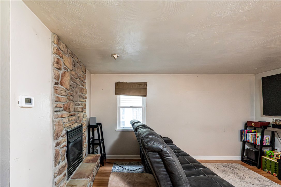 Jeannette, Pennsylvania 15644, United States, 2 Bedrooms Bedrooms, ,2 BathroomsBathrooms,Residential,Contingent,181724