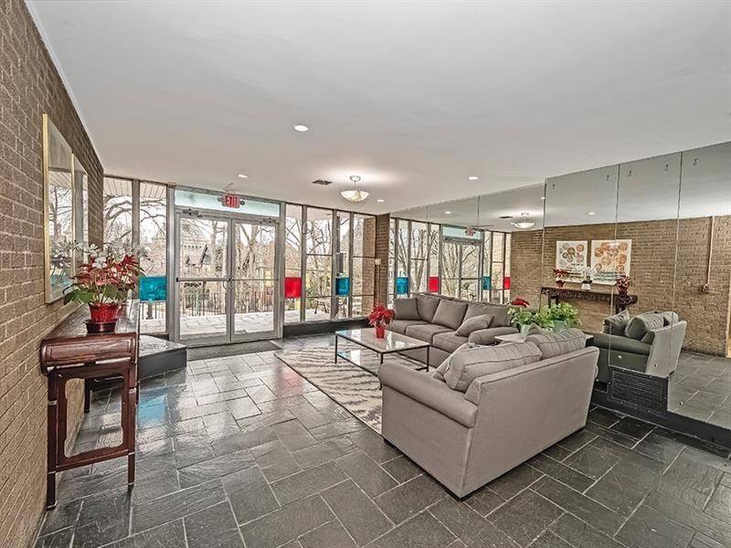 Shadyside, Pennsylvania 15232, United States, 2 Bedrooms Bedrooms, ,1 BathroomBathrooms,Residential,Active,1279