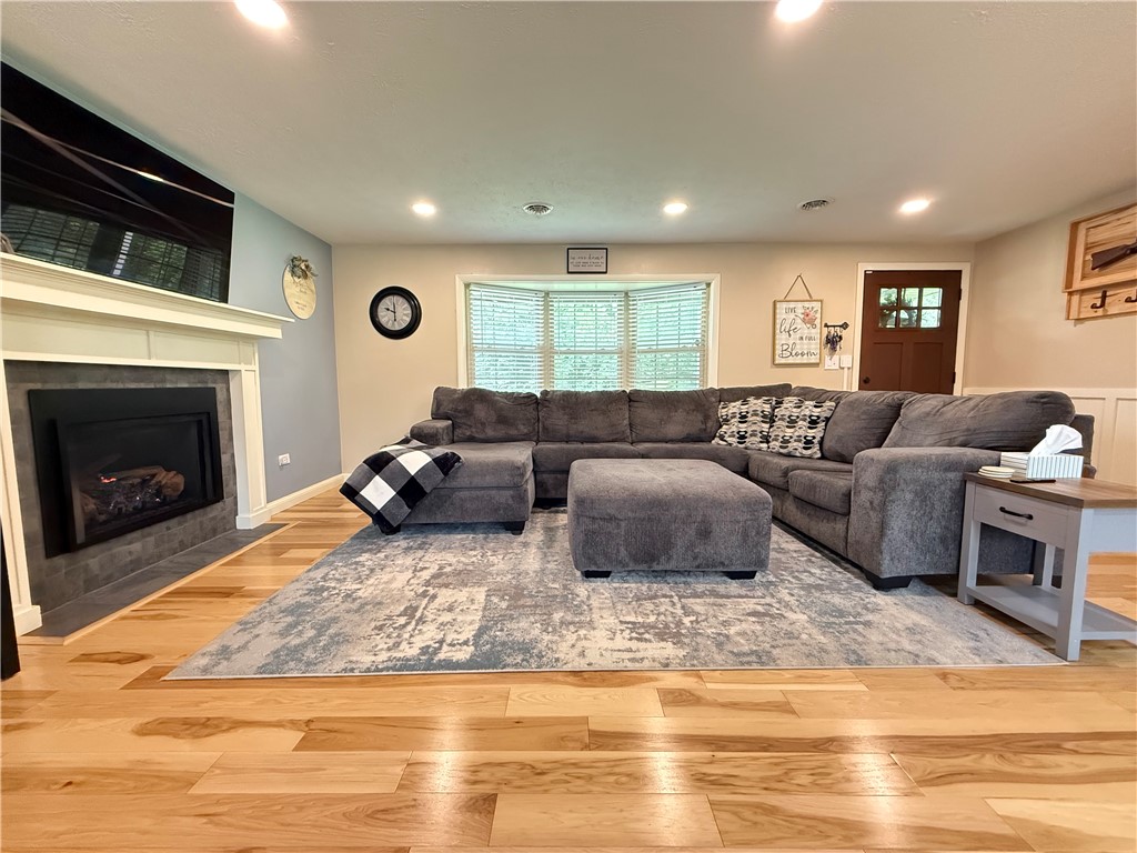 Hempfield Twp - Mer, Pennsylvania 16125, United States, 4 Bedrooms Bedrooms, ,3 BathroomsBathrooms,Residential,Contingent,152555