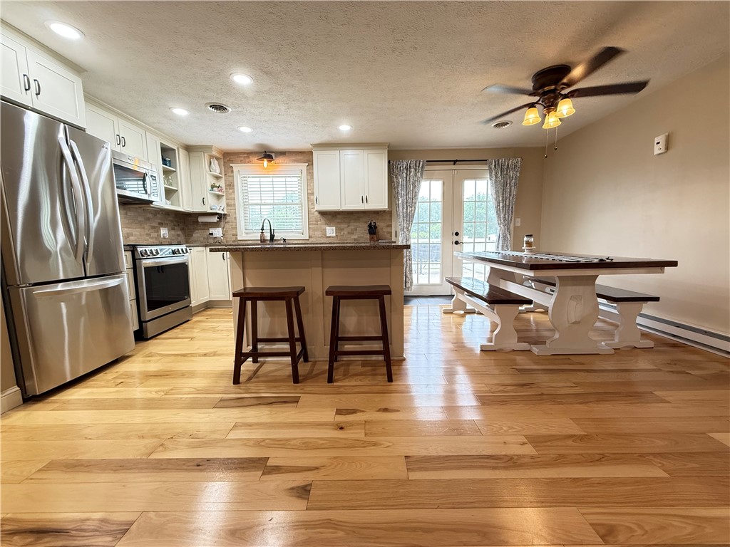 Hempfield Twp - Mer, Pennsylvania 16125, United States, 4 Bedrooms Bedrooms, ,3 BathroomsBathrooms,Residential,Contingent,152555