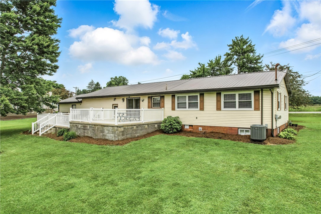 Hempfield Twp - Mer, Pennsylvania 16125, United States, 4 Bedrooms Bedrooms, ,3 BathroomsBathrooms,Residential,Contingent,152555