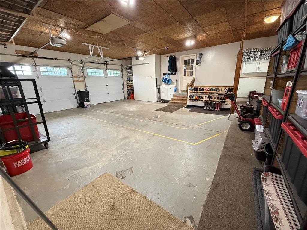 Hempfield Twp - Mer, Pennsylvania 16125, United States, 4 Bedrooms Bedrooms, ,3 BathroomsBathrooms,Residential,Contingent,152555