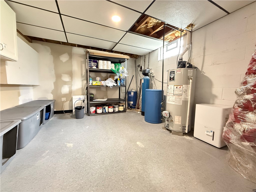 Hempfield Twp - Mer, Pennsylvania 16125, United States, 4 Bedrooms Bedrooms, ,3 BathroomsBathrooms,Residential,Contingent,152555