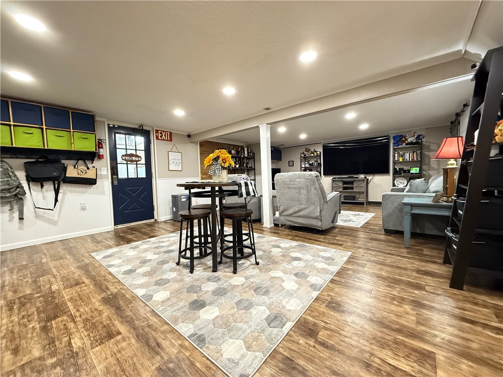 Hempfield Twp - Mer, Pennsylvania 16125, United States, 4 Bedrooms Bedrooms, ,3 BathroomsBathrooms,Residential,Contingent,152555