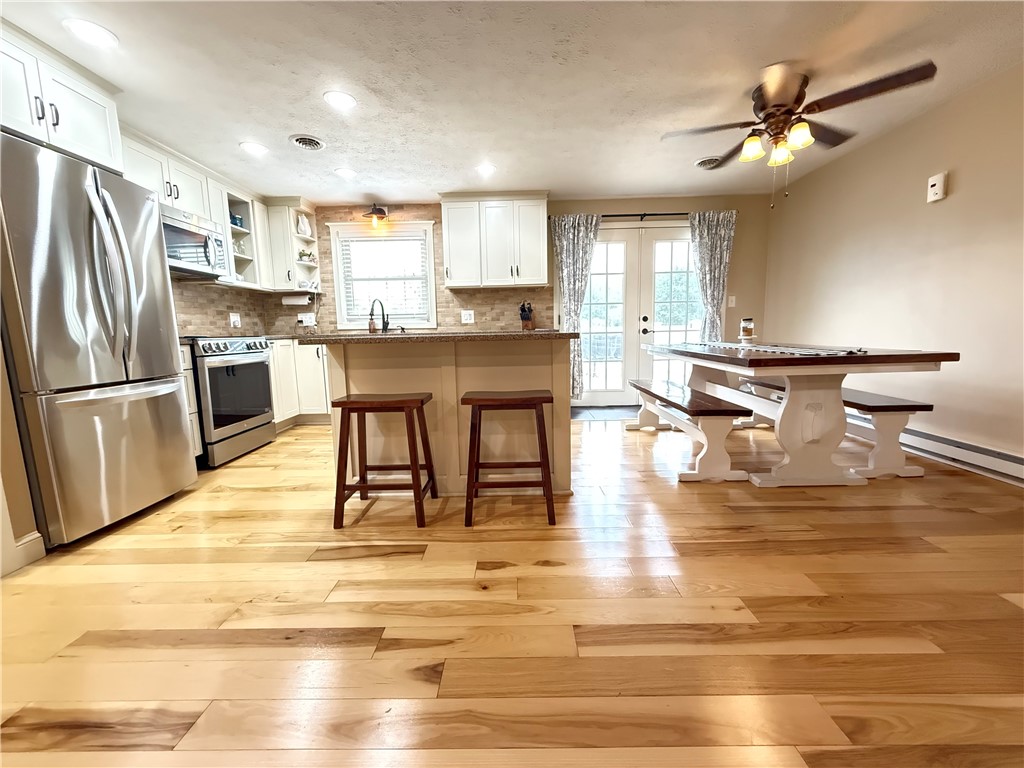 Hempfield Twp - Mer, Pennsylvania 16125, United States, 4 Bedrooms Bedrooms, ,3 BathroomsBathrooms,Residential,Contingent,152555