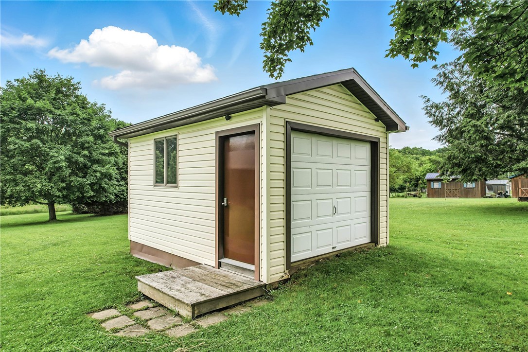 Hempfield Twp - Mer, Pennsylvania 16125, United States, 4 Bedrooms Bedrooms, ,3 BathroomsBathrooms,Residential,Contingent,152555