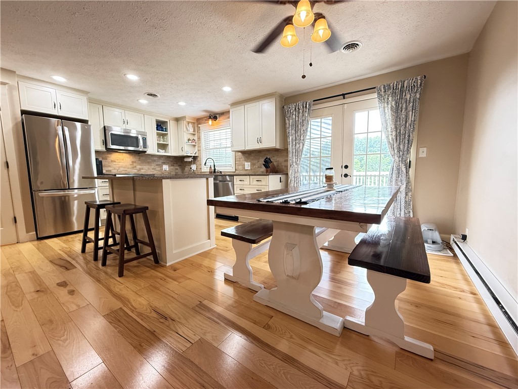 Hempfield Twp - Mer, Pennsylvania 16125, United States, 4 Bedrooms Bedrooms, ,3 BathroomsBathrooms,Residential,Contingent,152555