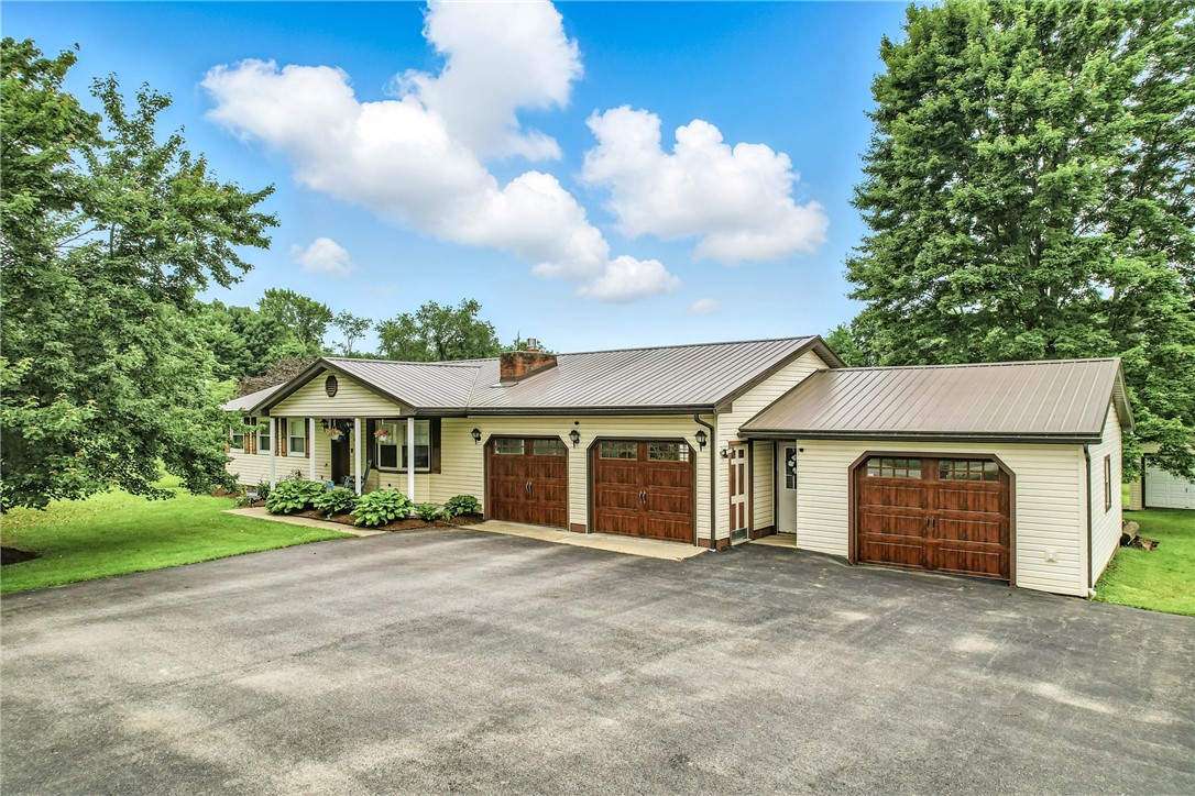 Hempfield Twp - Mer, Pennsylvania 16125, United States, 4 Bedrooms Bedrooms, ,3 BathroomsBathrooms,Residential,Contingent,152555