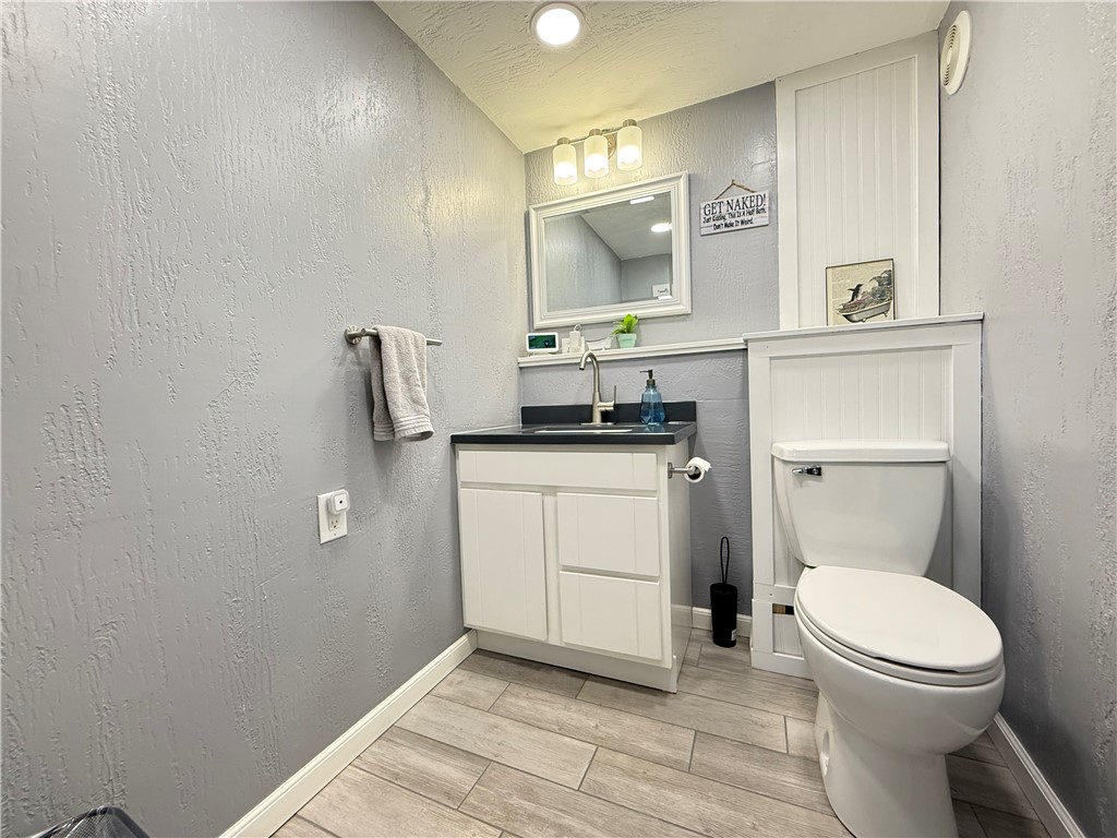 Hempfield Twp - Mer, Pennsylvania 16125, United States, 4 Bedrooms Bedrooms, ,3 BathroomsBathrooms,Residential,Contingent,152555