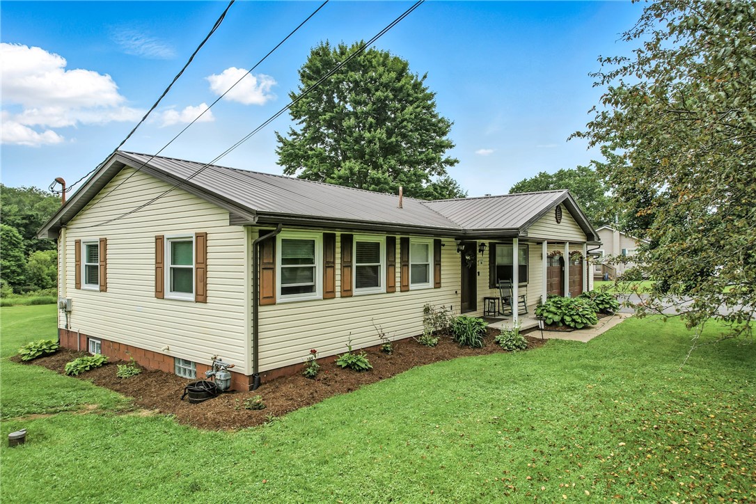 Hempfield Twp - Mer, Pennsylvania 16125, United States, 4 Bedrooms Bedrooms, ,3 BathroomsBathrooms,Residential,Contingent,152555